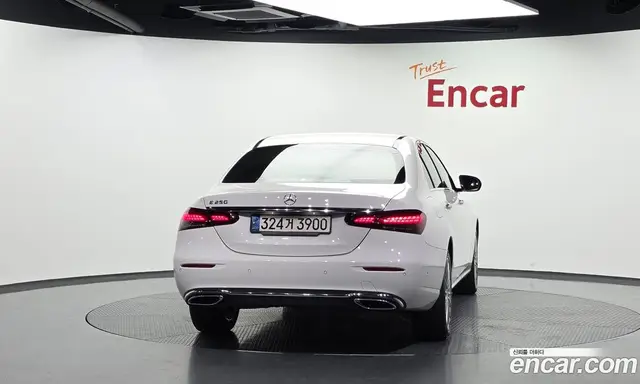 Mercedes-Benz E-Class 2021 2.0 автомат (гидро), миниатюра 4