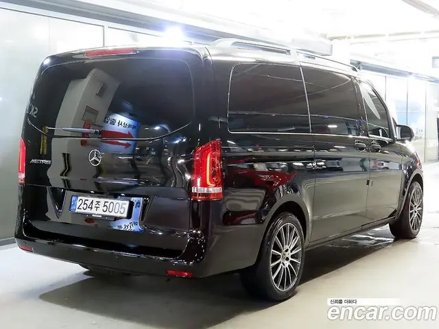 Mercedes-Benz V-Class 2020 2.0 автомат (гидро), миниатюра 2
