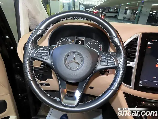 Mercedes-Benz V-Class 2020 2.0 автомат (гидро), миниатюра 12