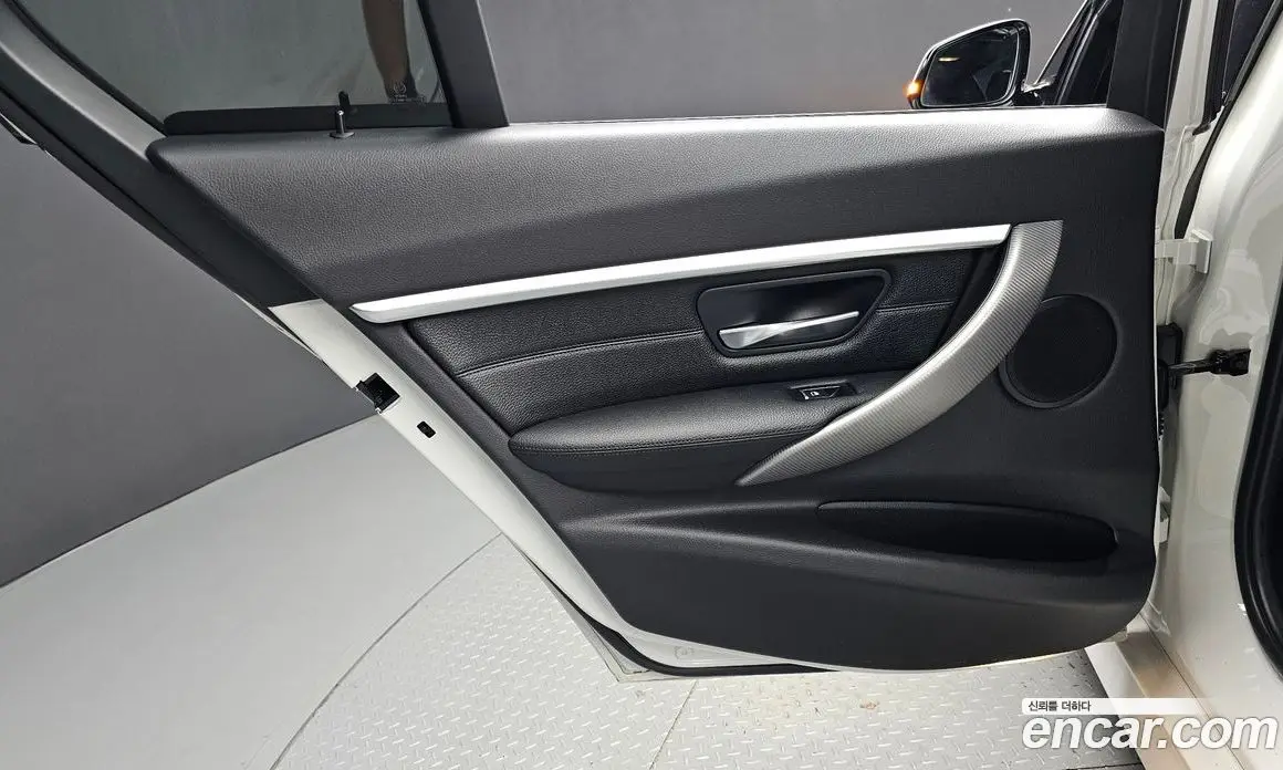 BMW 3 серия 2018 2.0 автомат (гидро), фото 15 BMW 3 серия 2018 2.0 автомат (гидро), фото 15