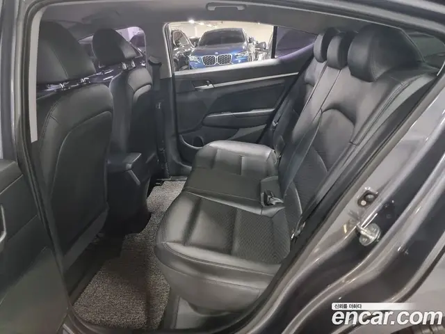 Hyundai Avante 2018 1.6 автомат (гидро), миниатюра 9