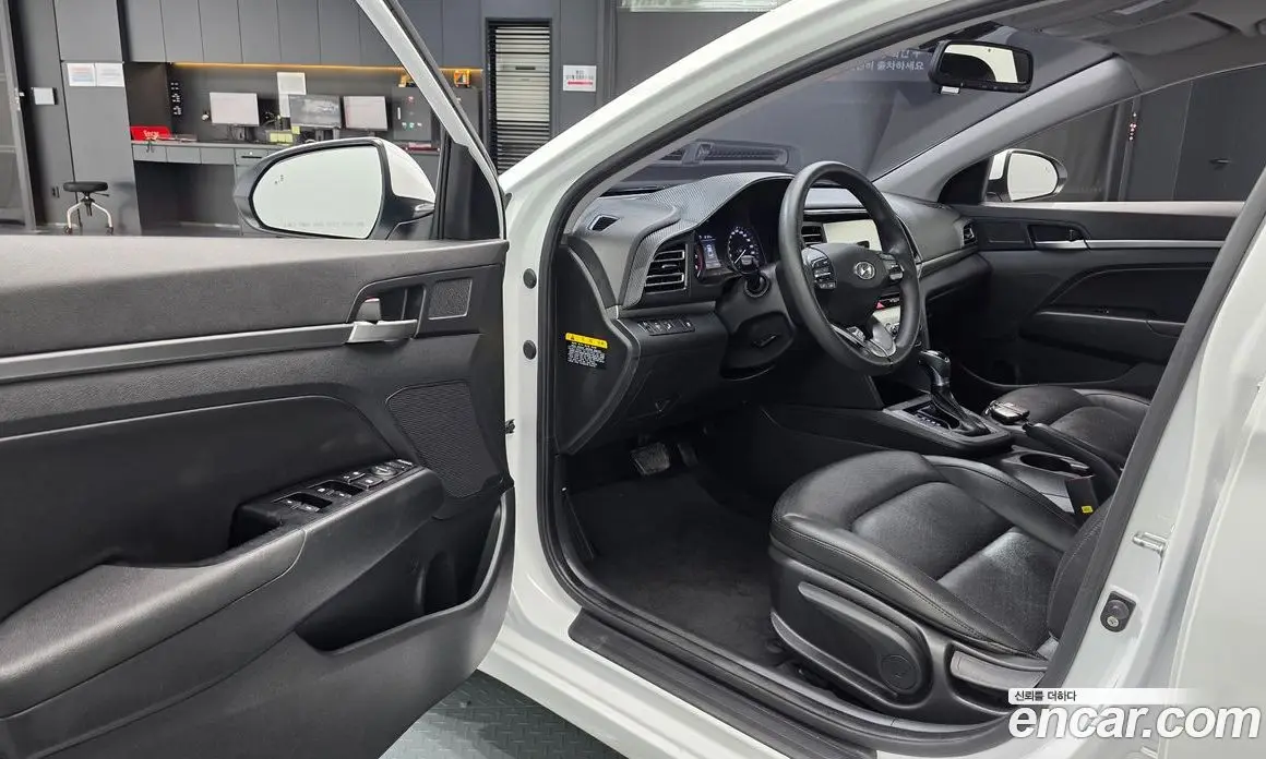 Hyundai Avante 2019 1.6 автомат (гидро), фото 12