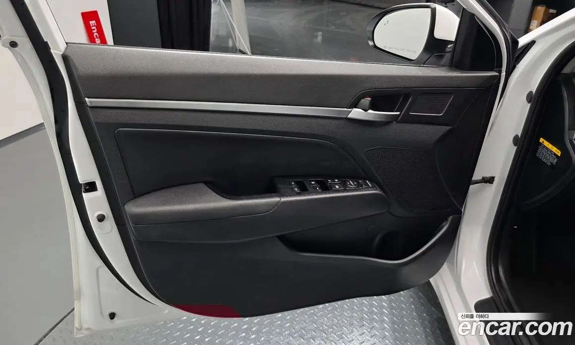 Hyundai Avante 2019 1.6 автомат (гидро), фото 13