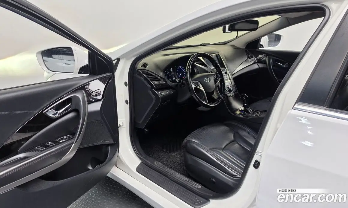 Hyundai Grandeur 2013 3.0 автомат (гидро), фото 13
