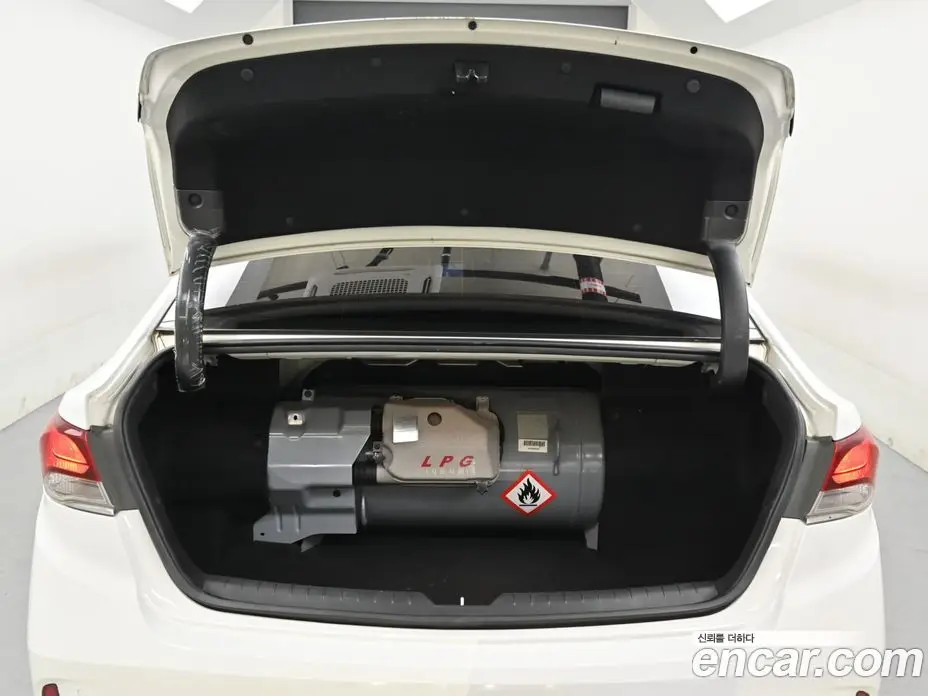 Hyundai Sonata 2018 2.0 автомат (гидро), фото 19