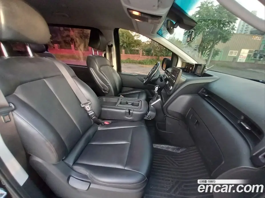Hyundai Staria 2021 2.2 автомат (гидро), фото 11