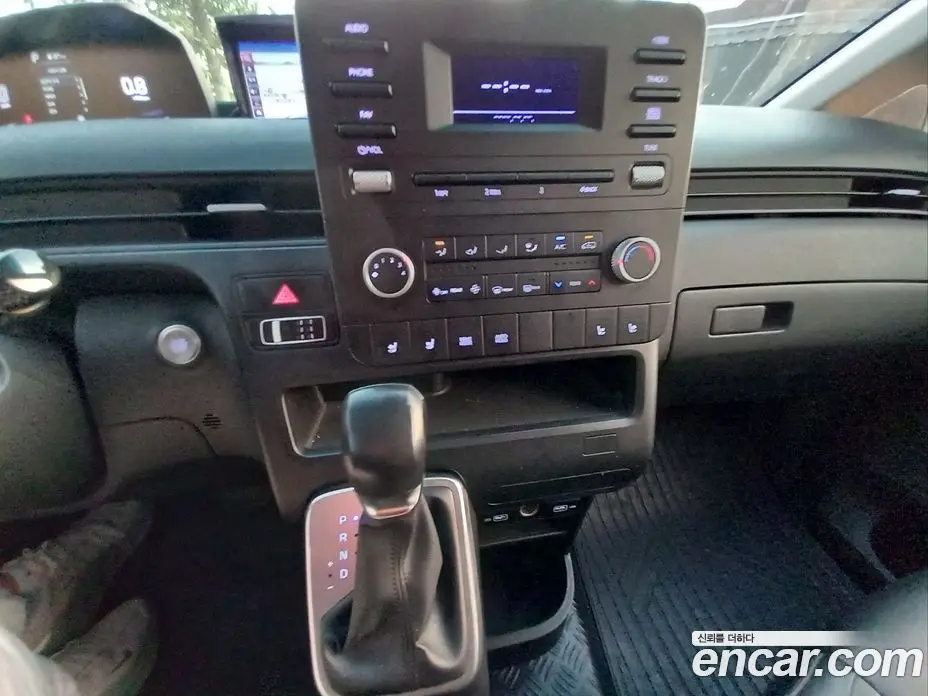 Hyundai Staria 2021 2.2 автомат (гидро), фото 18