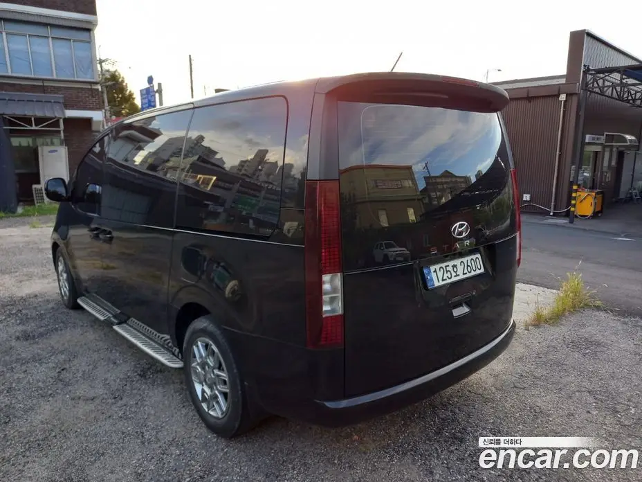 Hyundai Staria 2021 2.2 автомат (гидро), фото 5