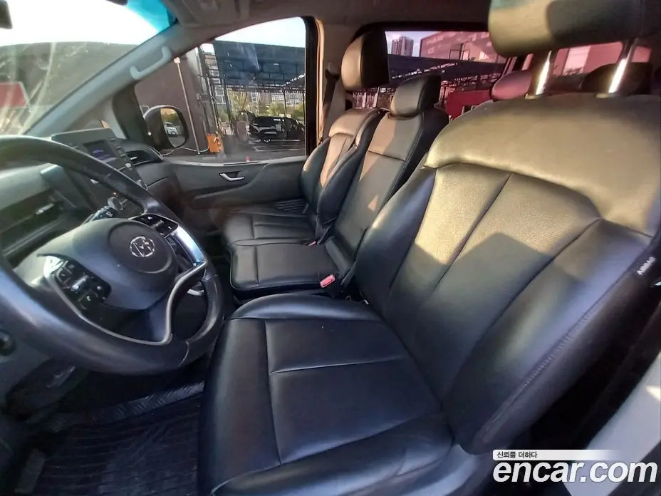 Hyundai Staria 2021 2.2 автомат (гидро), фото 10