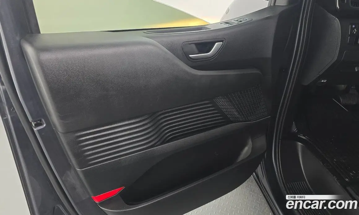 Hyundai Staria 2022 2.2 автомат (гидро), фото 14
