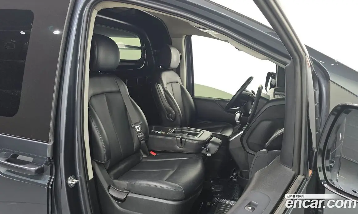 Hyundai Staria 2022 2.2 автомат (гидро), фото 16