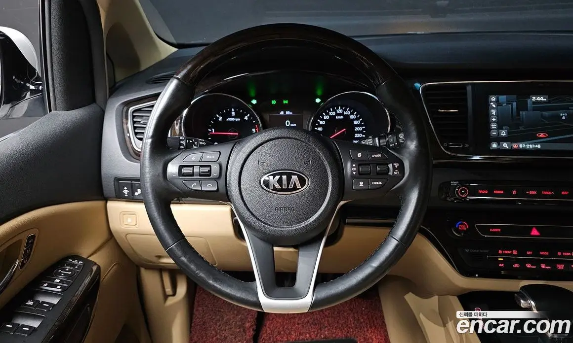 Kia Carnival 2018 2.2 автомат (гидро), фото 17 Kia Carnival 2018 2.2 автомат (гидро), фото 17