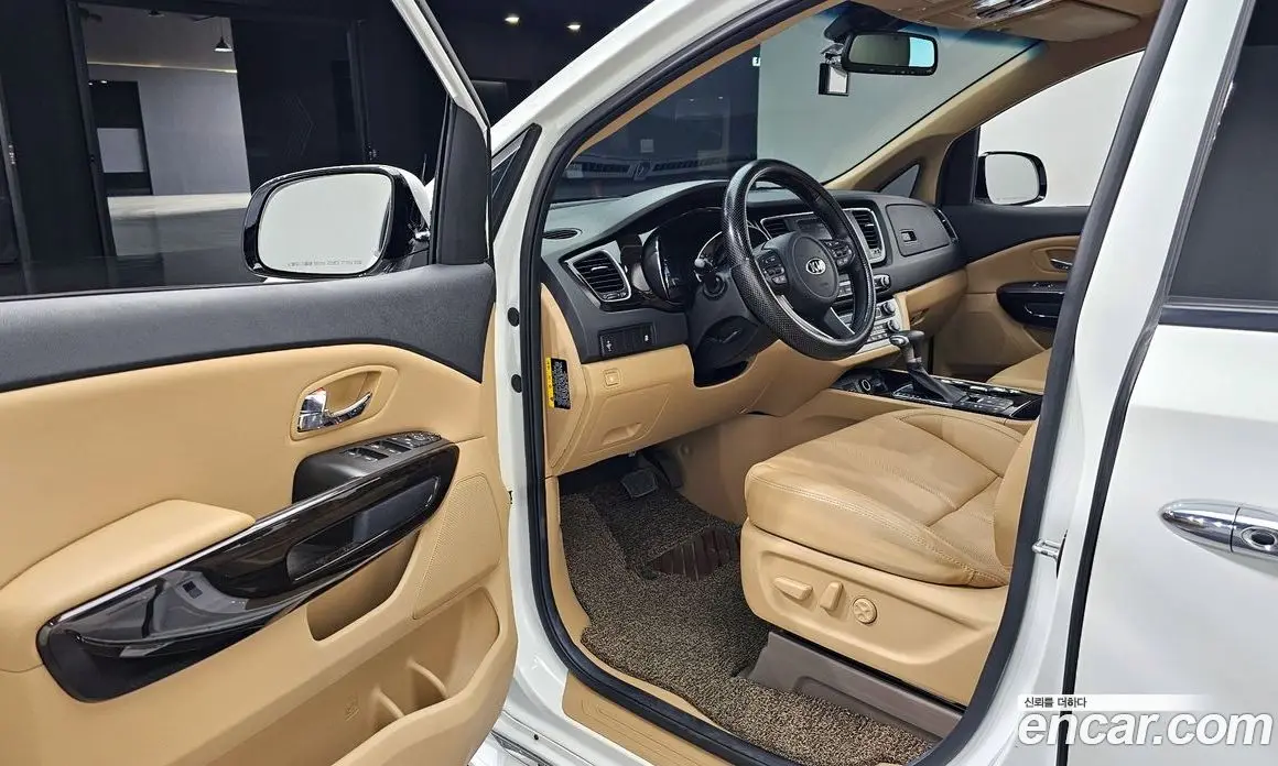 Kia Carnival 2020 2.2 автомат (гидро), фото 13