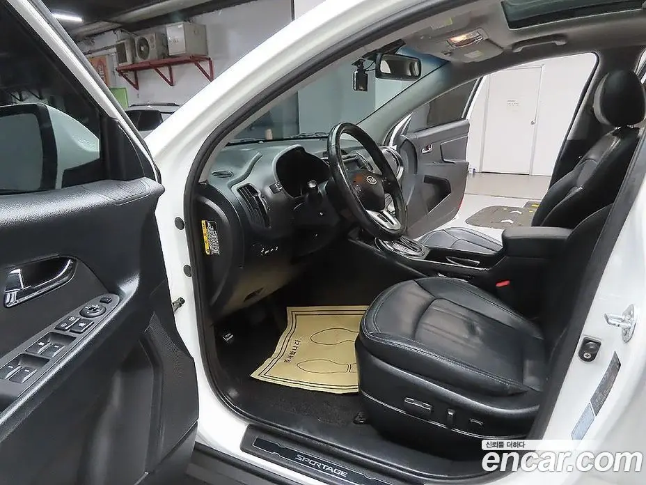 Kia Sportage 2012 2.0 автомат (гидро), фото 14