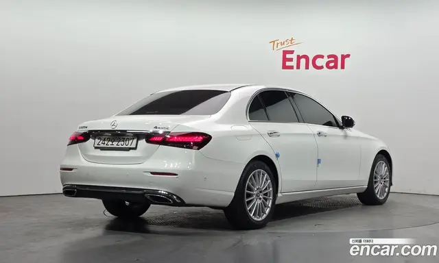 Mercedes-Benz E-Class 2022 1.9 автомат (гидро), миниатюра 2