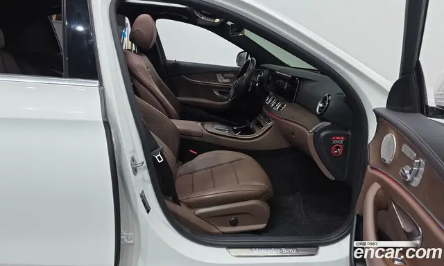 Mercedes-Benz E-Class 2022 1.9 автомат (гидро), миниатюра 11