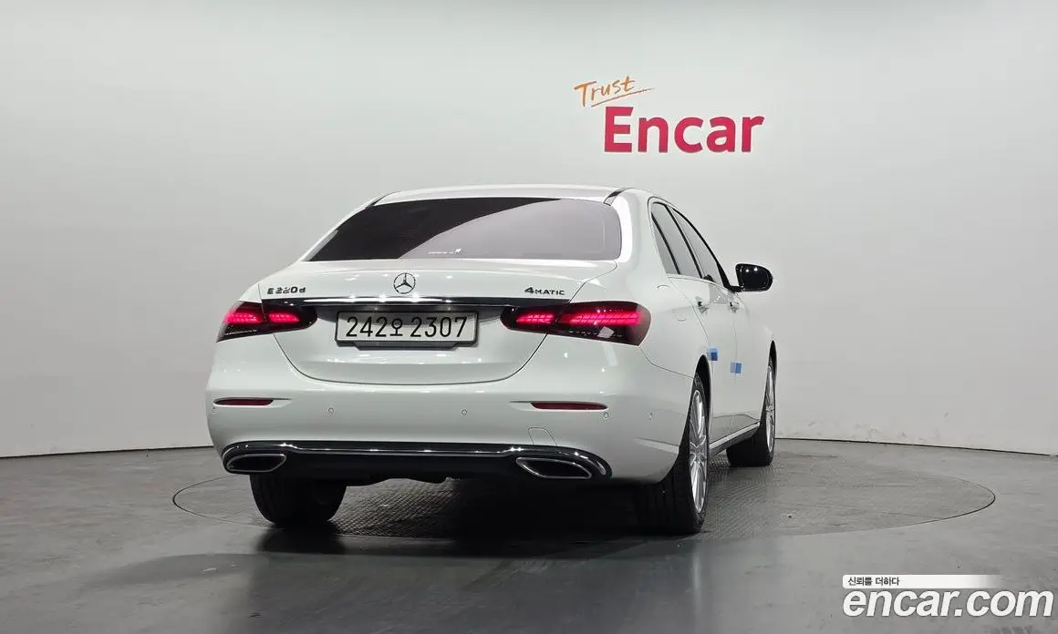 Mercedes-Benz E-Class 2022 1.9 автомат (гидро), фото 4