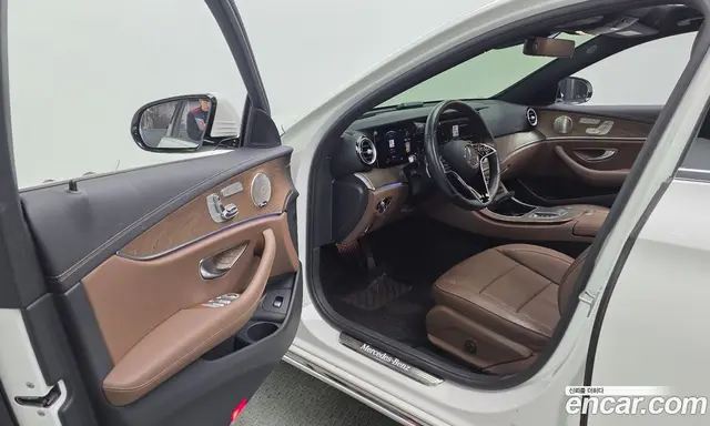 Mercedes-Benz E-Class 2022 1.9 автомат (гидро), миниатюра 10