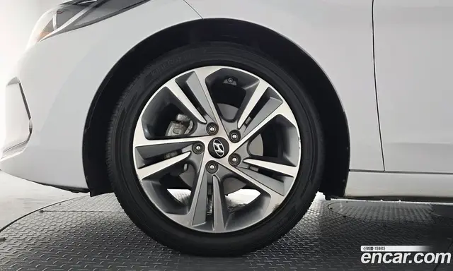 Hyundai Avante 2016 1.6 автомат (гидро), миниатюра 4