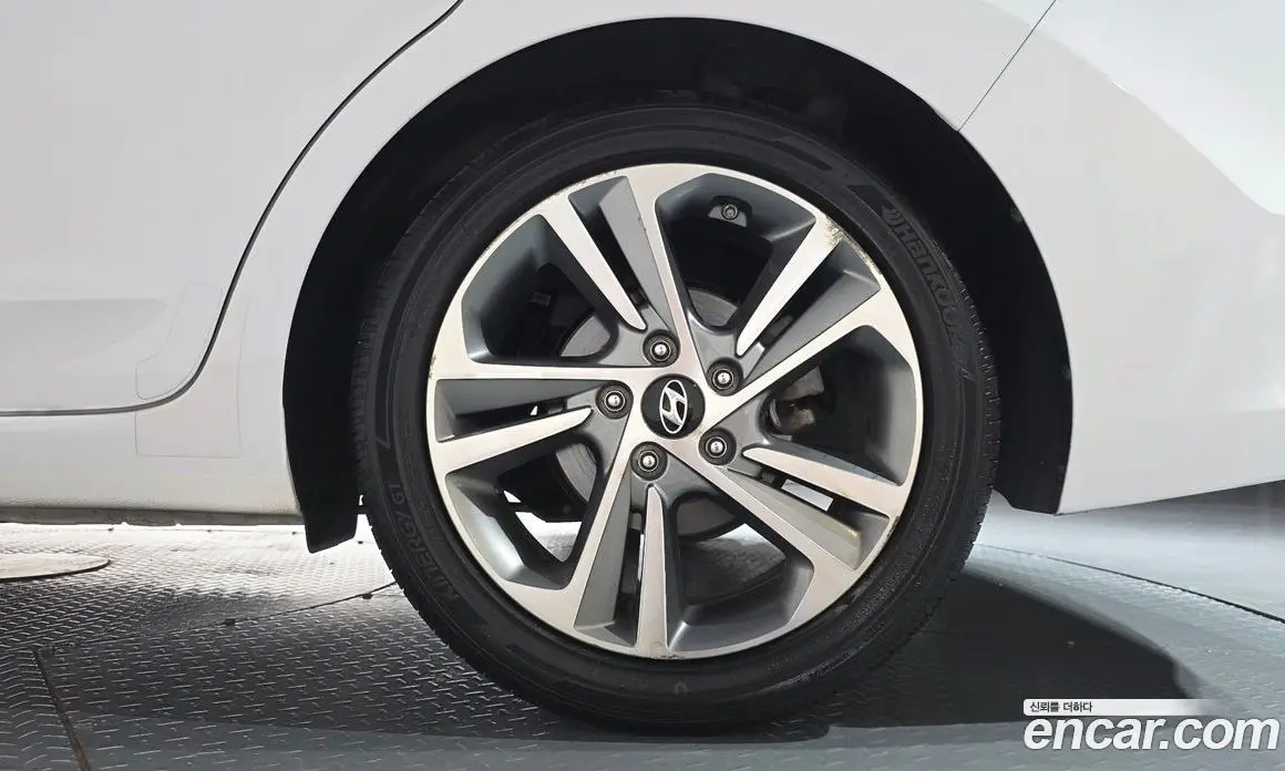 Hyundai Avante 2016 1.6 автомат (гидро), фото 6