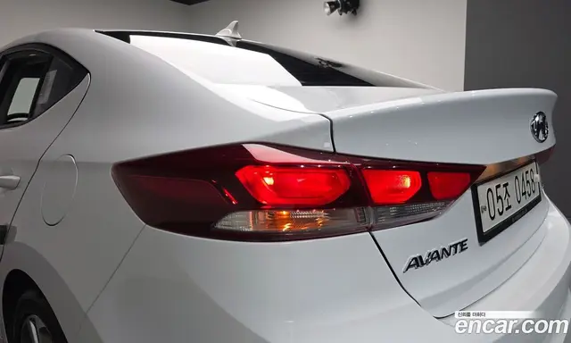 Hyundai Avante 2016 1.6 автомат (гидро), миниатюра 8