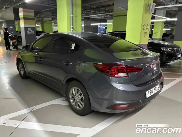 Hyundai Avante 2018 1.6 автомат (гидро), миниатюра 3