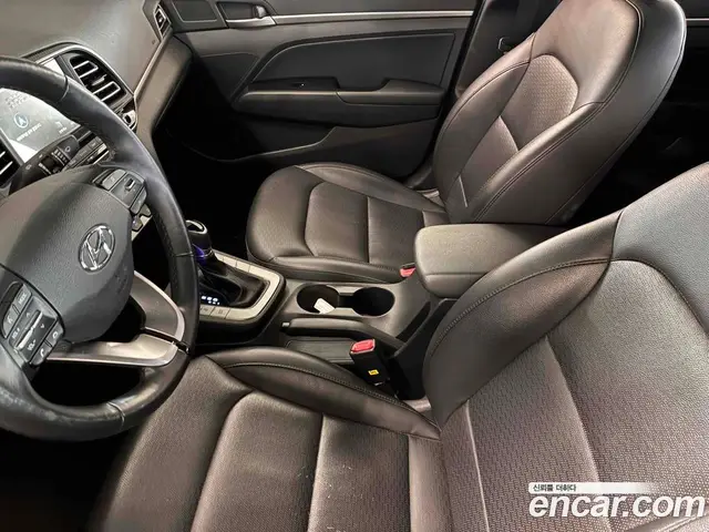 Hyundai Avante 2018 1.6 автомат (гидро), миниатюра 6