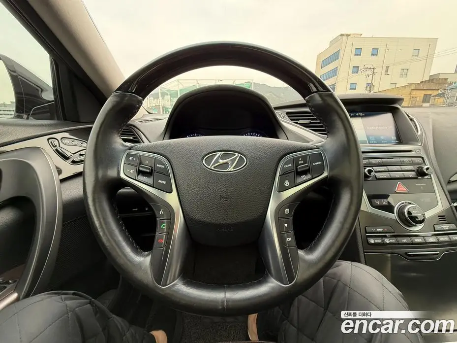 Hyundai Grandeur 2015 3.0 автомат (гидро), фото 17