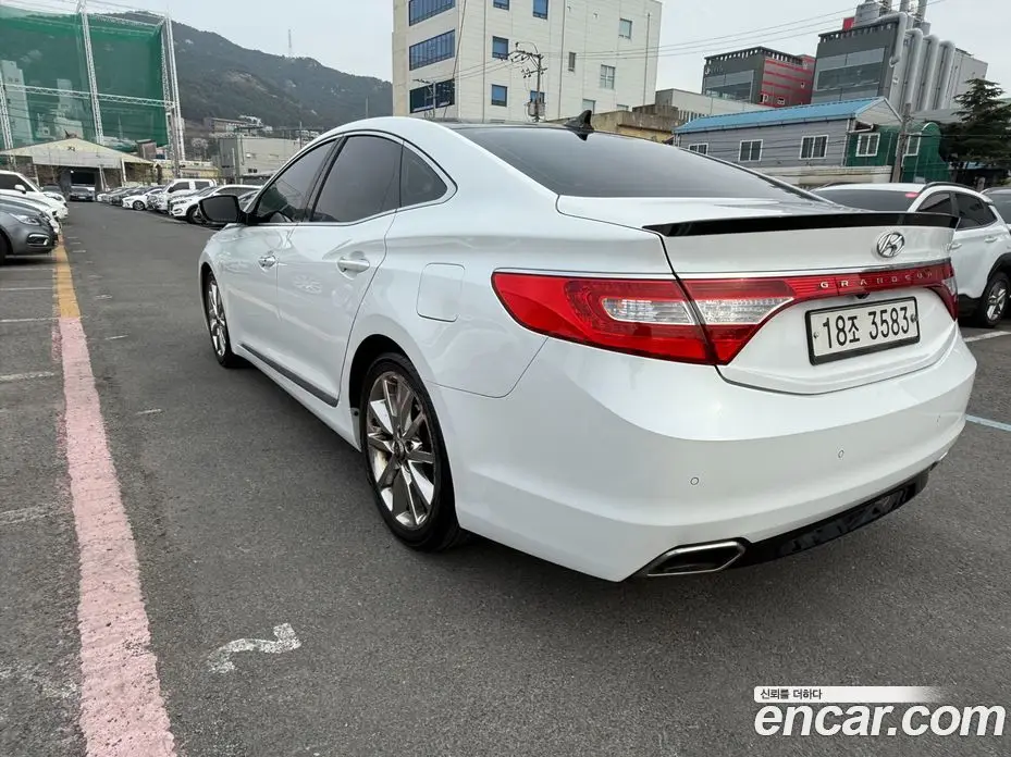Hyundai Grandeur 2015 3.0 автомат (гидро), фото 6
