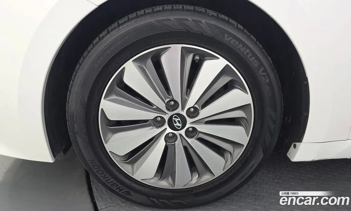 Hyundai Grandeur 2016 2.4 автомат (гидро), фото 5 Hyundai Grandeur 2016 2.4 автомат (гидро), фото 5