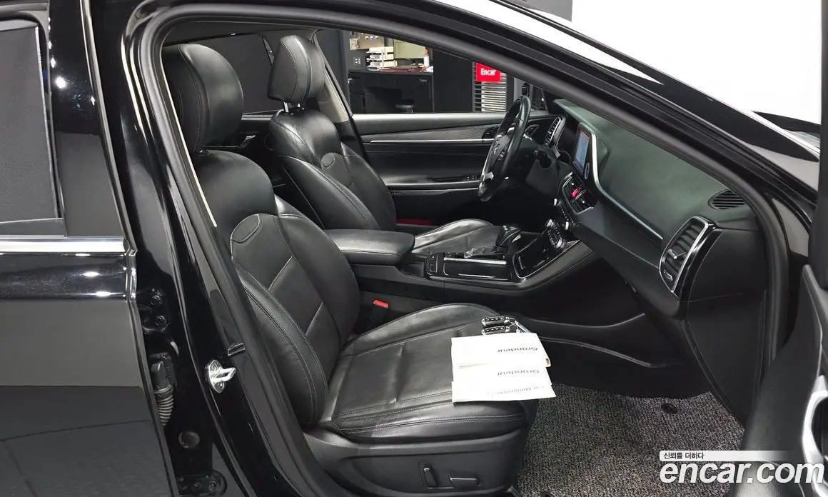 Hyundai Grandeur 2017 3.0 автомат (гидро), фото 11