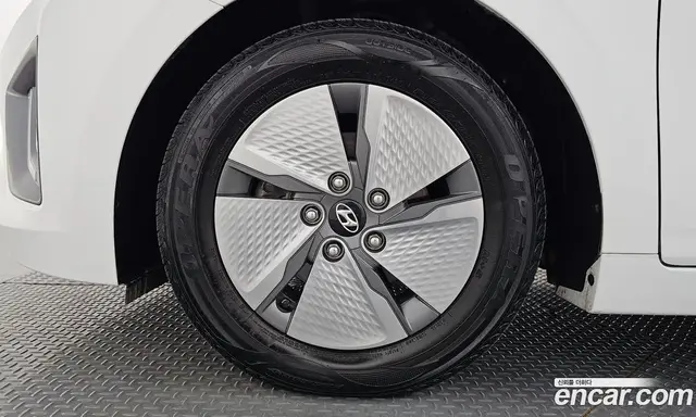 Hyundai Ioniq 2019 1.6 автомат (гидро), миниатюра 5 Hyundai Ioniq 2019 1.6 автомат (гидро), миниатюра 5