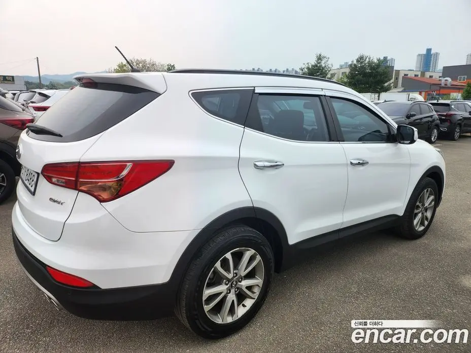 Hyundai Santa Fe 2013 2.0 автомат (гидро), фото 4 Hyundai Santa Fe 2013 2.0 автомат (гидро), фото 4