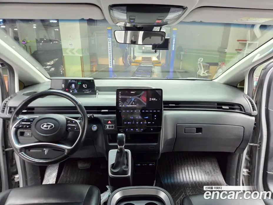 Hyundai Staria 2022 2.2 автомат (гидро), фото 13