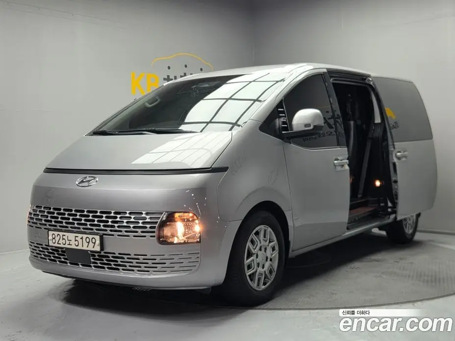 Hyundai Staria 2022 2.2 автомат (гидро), фото 3