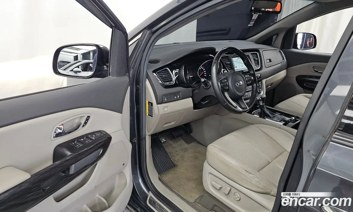 Kia Carnival 2016 3.3 автомат (гидро), фото 13 Kia Carnival 2016 3.3 автомат (гидро), фото 13