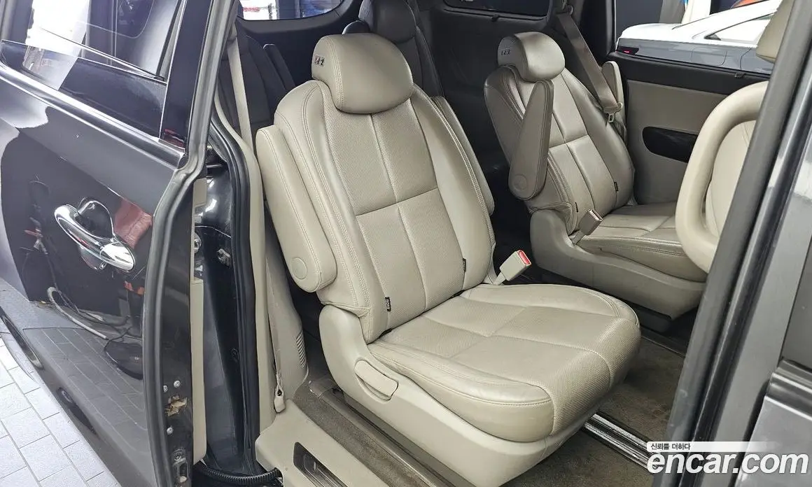 Kia Carnival 2016 3.3 автомат (гидро), фото 18 Kia Carnival 2016 3.3 автомат (гидро), фото 18