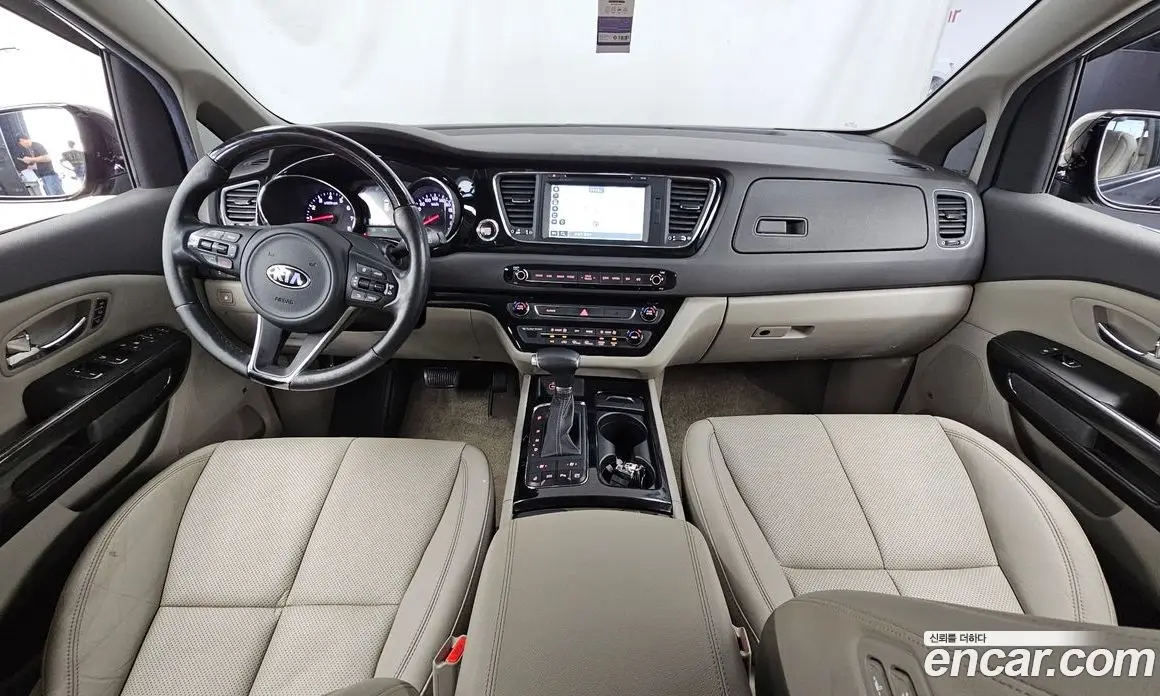 Kia Carnival 2016 3.3 автомат (гидро), фото 10 Kia Carnival 2016 3.3 автомат (гидро), фото 10