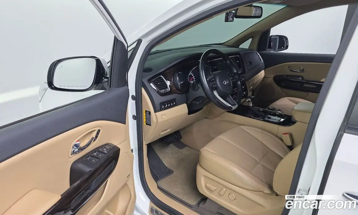 Kia Carnival 2018 2.2 автомат (гидро), фото 17 Kia Carnival 2018 2.2 автомат (гидро), фото 17