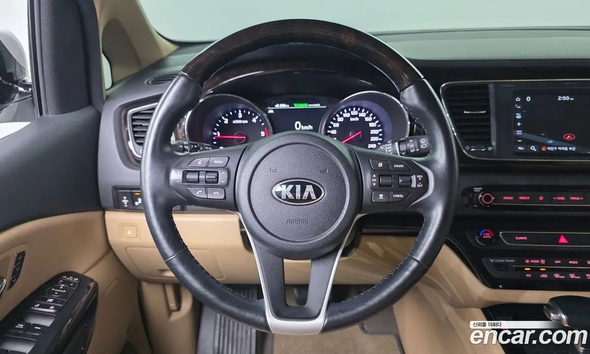 Kia Carnival 2018 2.2 автомат (гидро), фото 20 Kia Carnival 2018 2.2 автомат (гидро), фото 20