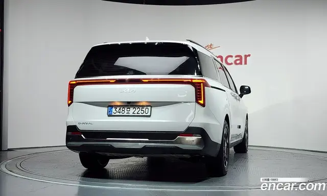 Kia Carnival 2024 2.2 автомат (гидро), миниатюра 4