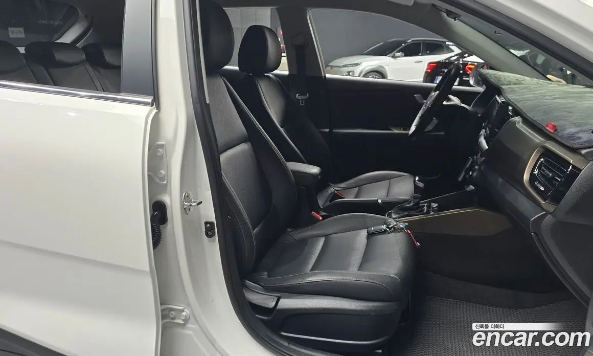 Kia Stonic 2017 1.6 автомат (гидро), фото 16