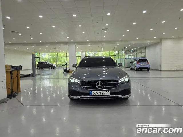 Mercedes-Benz E-Class 2021 2.0 автомат (гидро), миниатюра 3