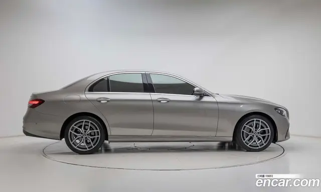 Mercedes-Benz E-Class 2022 1.9 автомат (гидро), миниатюра 9