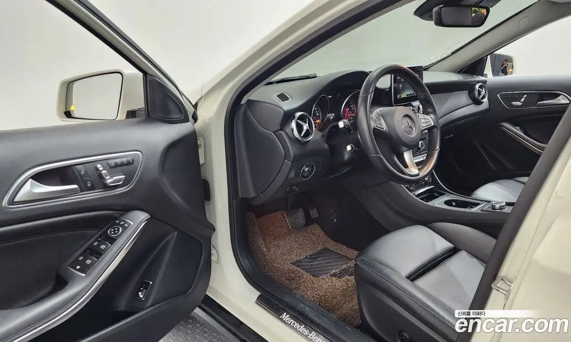 Mercedes-Benz GLA-Class 2017 2.0 автомат (гидро), фото 13