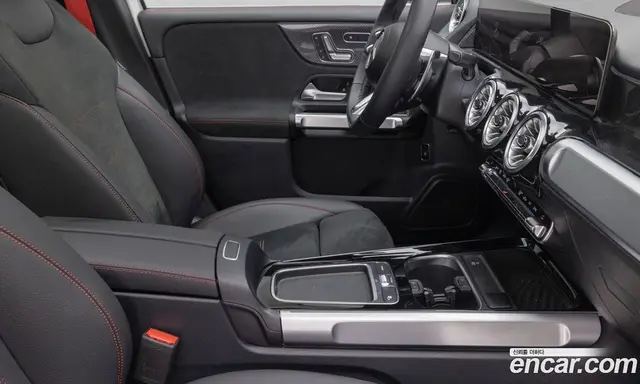 Mercedes-Benz GLB-Class 2025 2.0 автомат (гидро), миниатюра 9