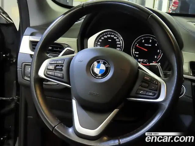 BMW X1 2021 2.0 автомат (гидро), миниатюра 8