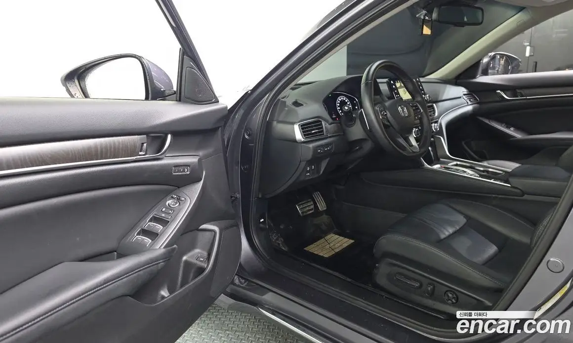 Honda Accord 2018 2.0 автомат (гидро), фото 13