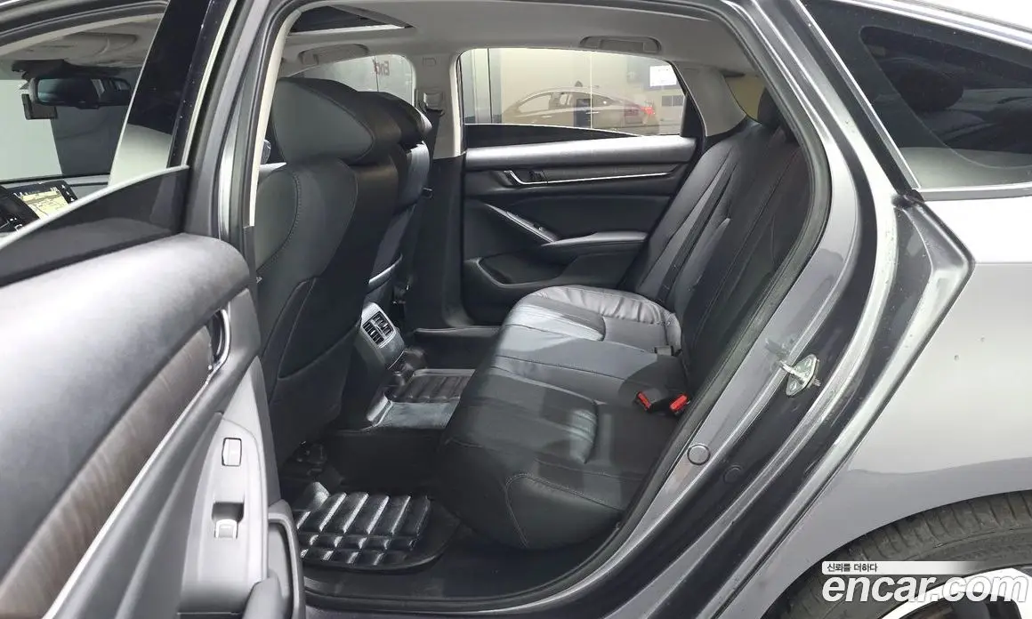 Honda Accord 2018 2.0 автомат (гидро), фото 16