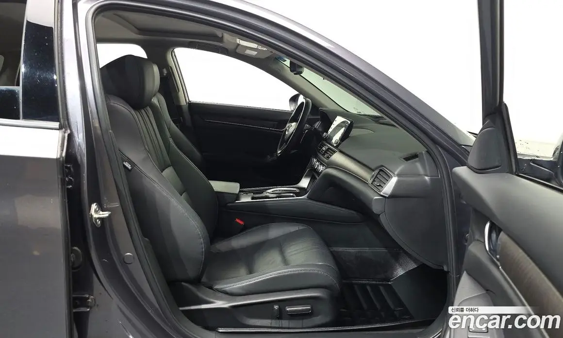 Honda Accord 2018 2.0 автомат (гидро), фото 17